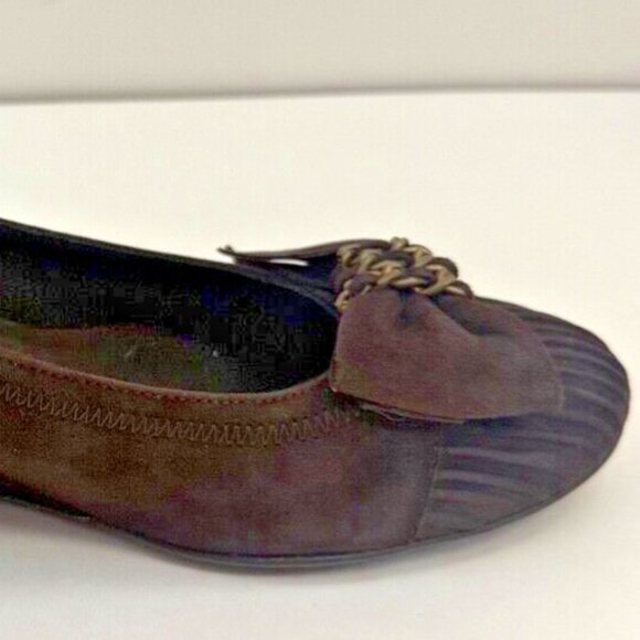 STUART WEITZMAN Women’s 9 Dark Brown Suede Pleated Gold Bow Wedge Heel Shoes - Picture 4 of 16